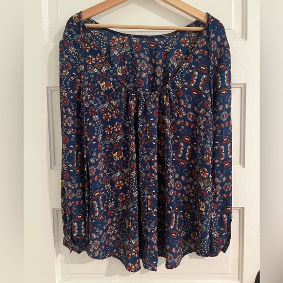 Love1 forever21 Xs slouchy chiffon blouse with elephant pattern. - Picture 7 of 11